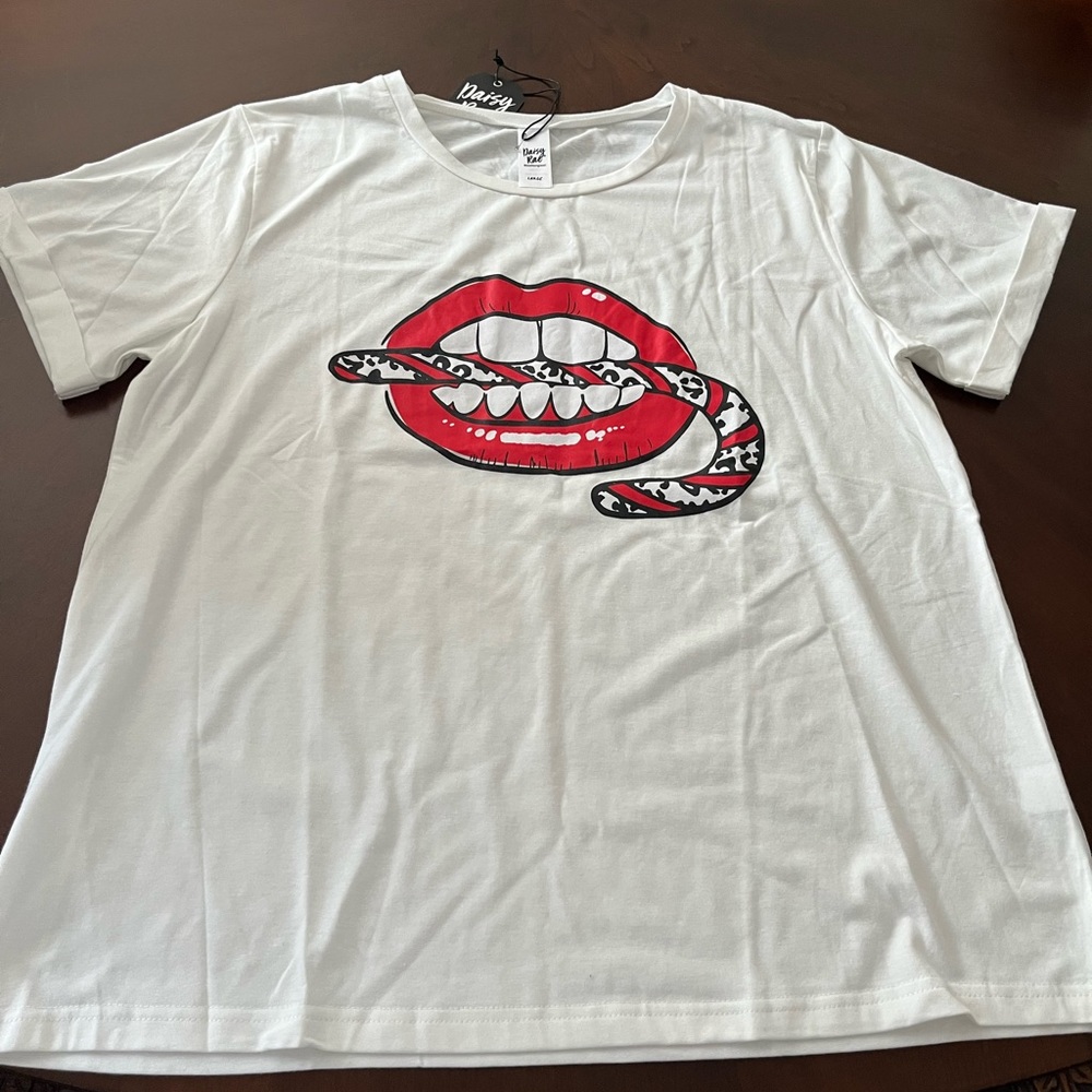 Lips candy cane 🍭👄 Tee NWT By Daisy Rae FINAL MARKDOWN PRICE